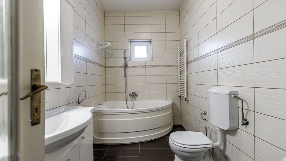 Vilă frumoasa aproape de strada Petru Rareș - Poză 8