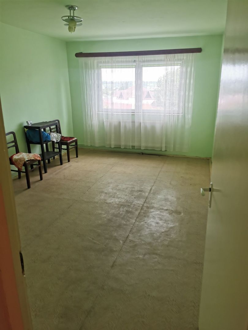 Apartament decomandat, 2 camere,  zona Vasile Aron - Poză 1