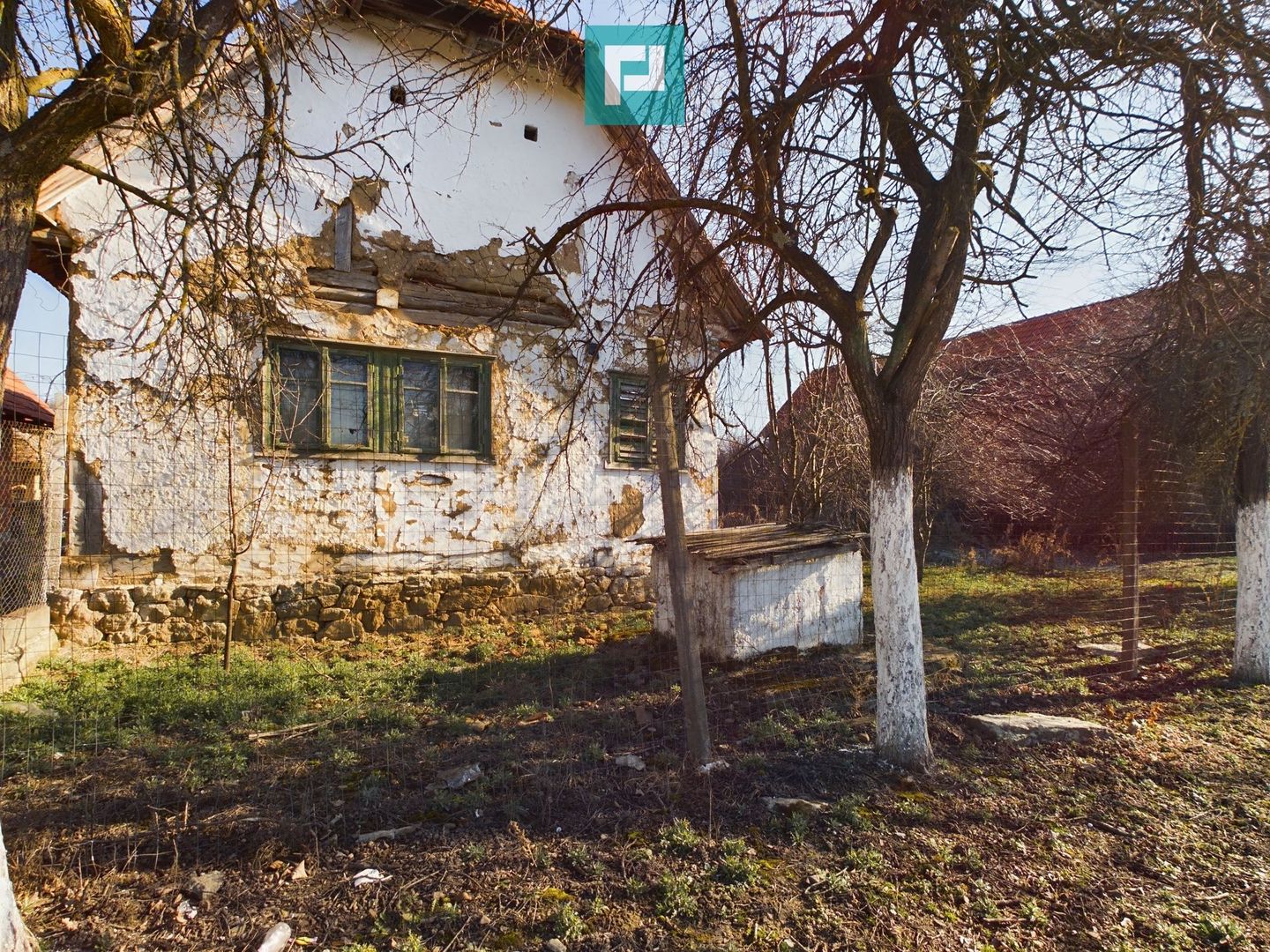 Casă rustică de vânzare în Tauț - Poză 6