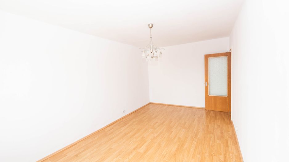 Apartament 3 camere de vanzare, decomandat, 2 bai, loc parcare, 1980 - Poză 2