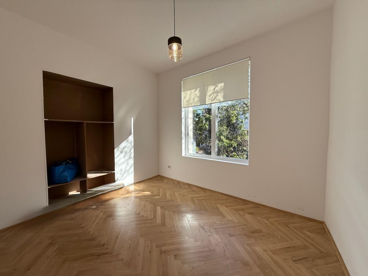 Vilă elegant renovata pentru business de prestigiu - Poză 16