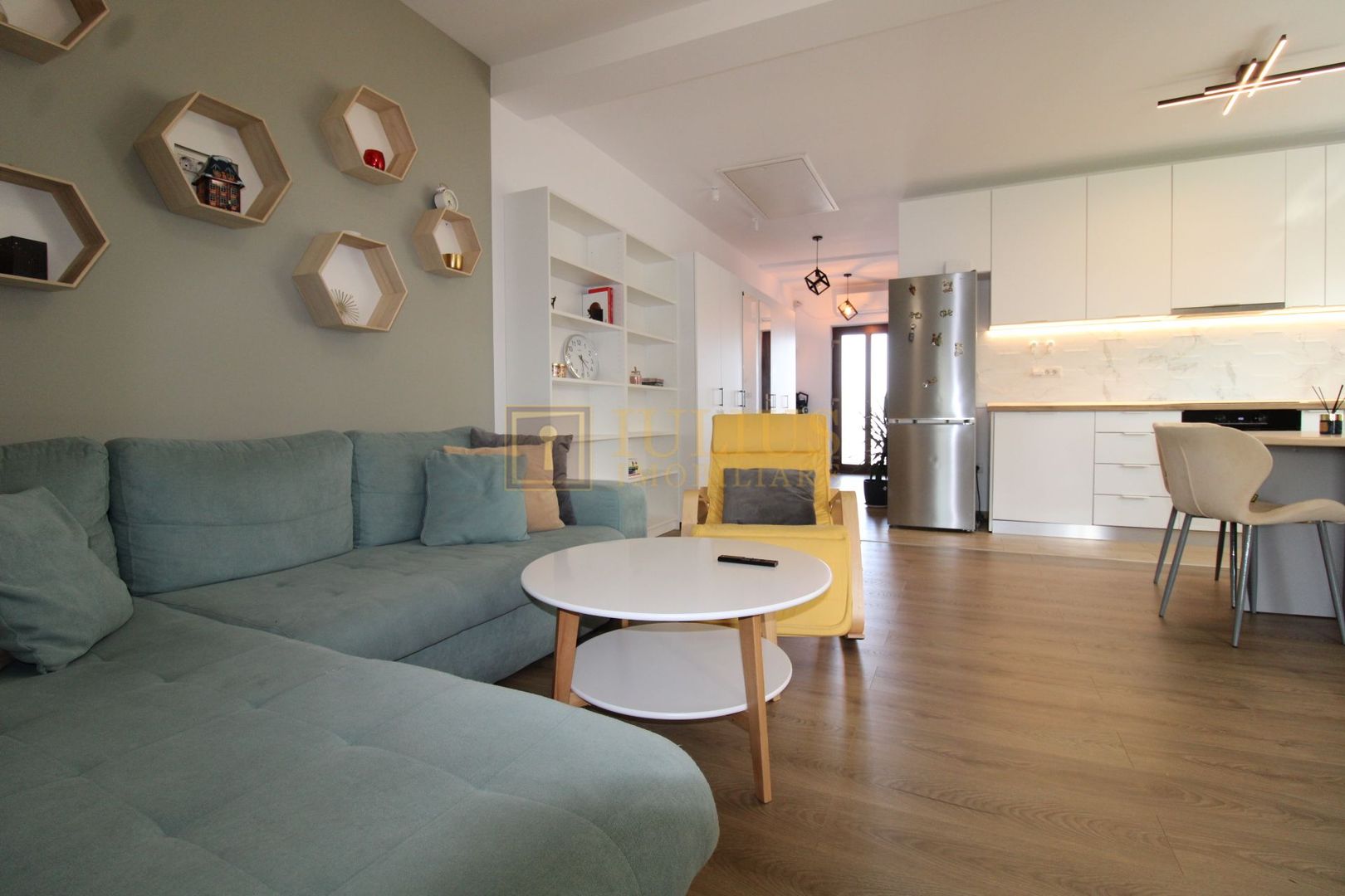 Casă modernă 3 camere, mobilată complet, curte 300 mp - Poză 2