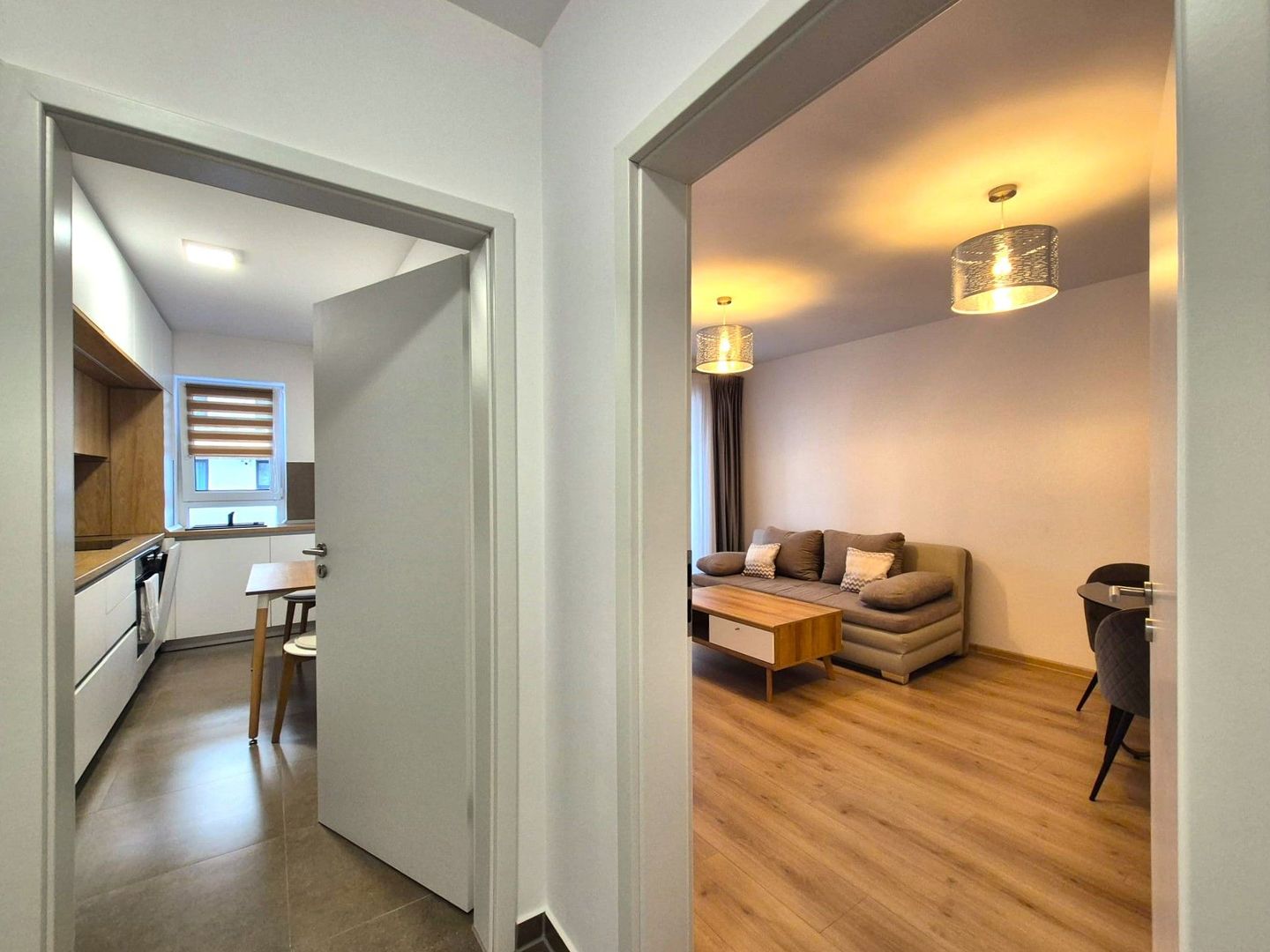 Zona Coresi, str. 13 Decembrie, apartament spațios, bloc nou, loc parcare - Poză 9