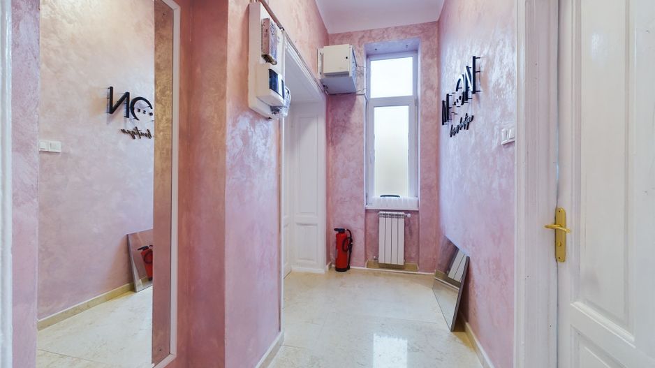 Apartament Central Renovat – Spațiu Generos la Piața Unirii - Poză 8