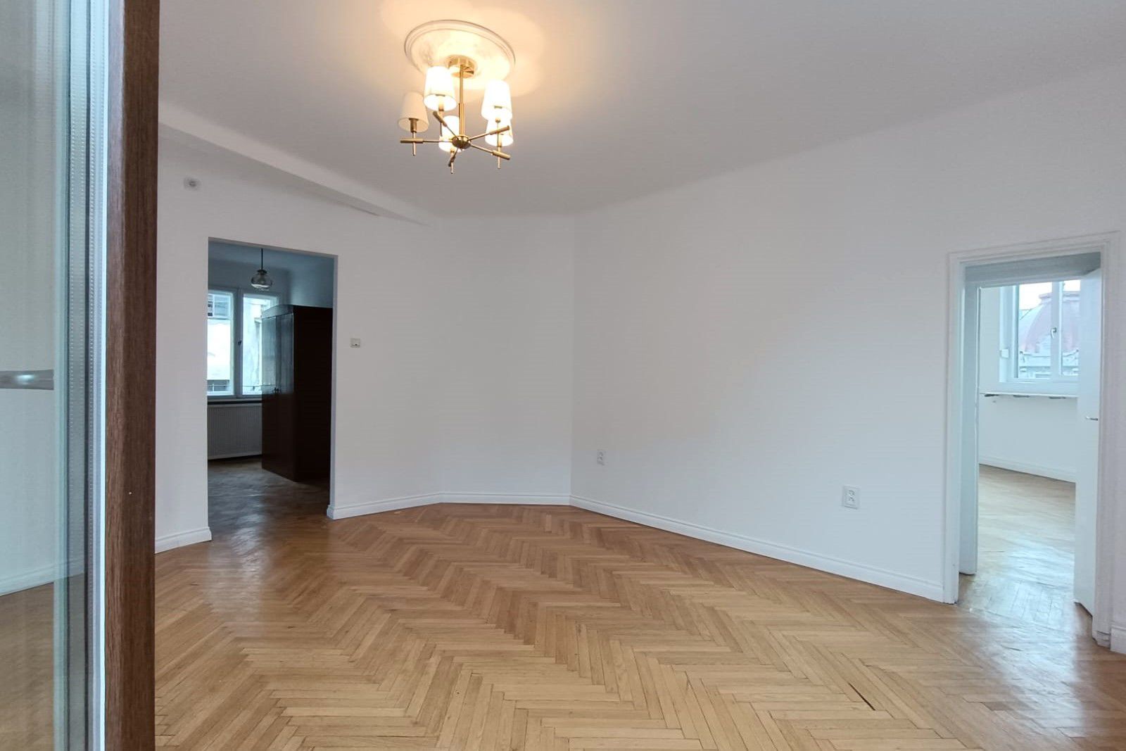 Vanzare apartament complet renovat zona Universitatii - Poză 9