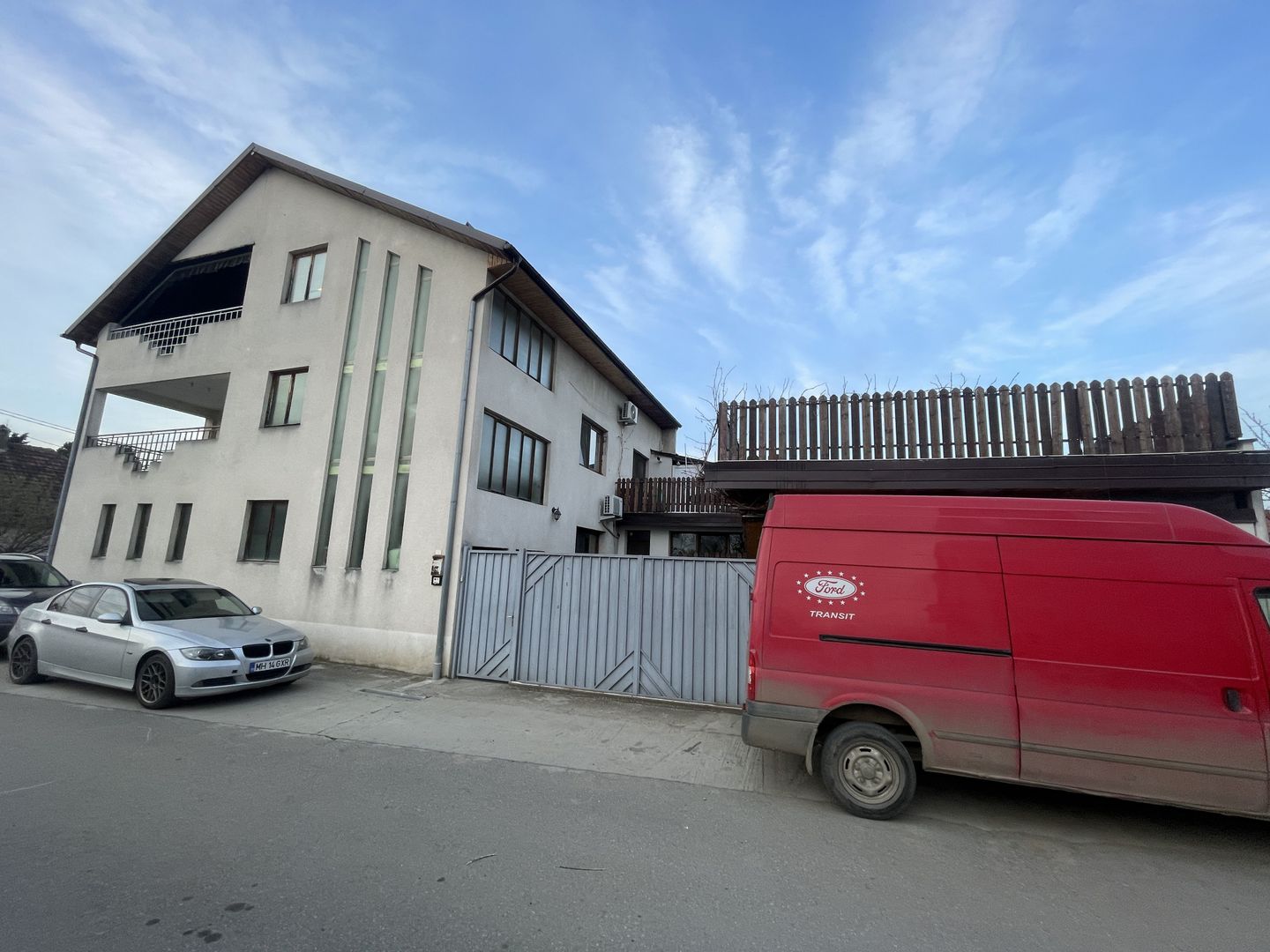 Casa S+P+E+M | 605 mp utili | 10 camere | 3 bucatarii | 4 bai | 3 terase | Garaj - Poză 2