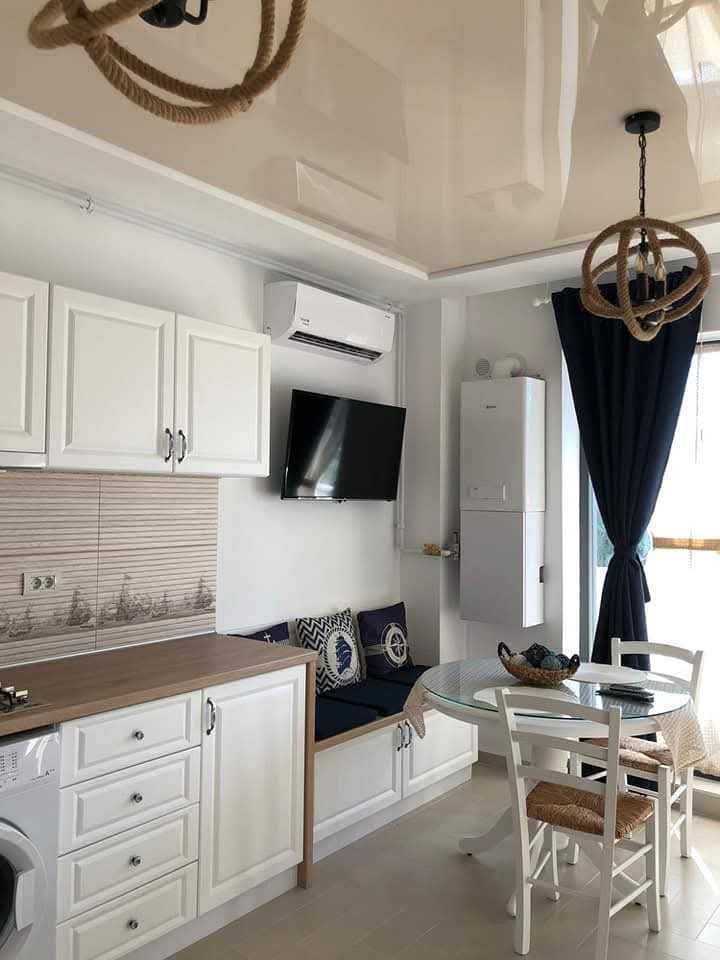 Garsonniera de vanzare in Mamaia Nord cu Piscina Exterioara si parcare - Poză 2