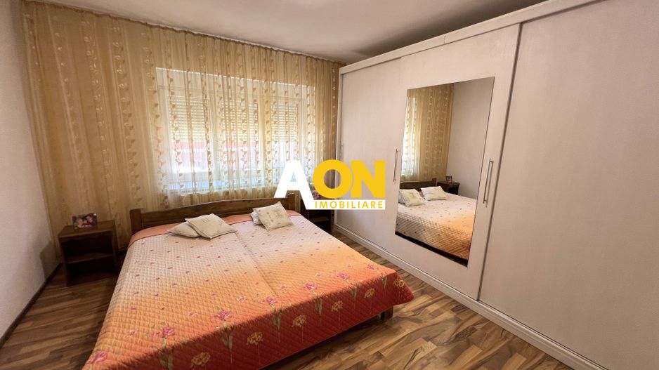 Casa de vanzare pretabila 2 familii, garaj, livada, comuna Pianu - Poză 2