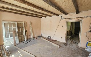 Casă veche, solidă, cu 4 camere, pivniță boltită și 4 băi – zonă centrală - Poză 10