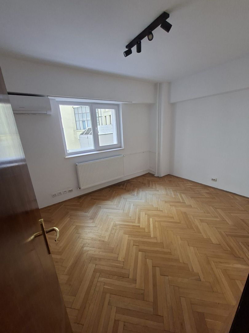 Apartament de inchiriat 3 camere Ultracentral Metrou Universitate L349 - Poză 4
