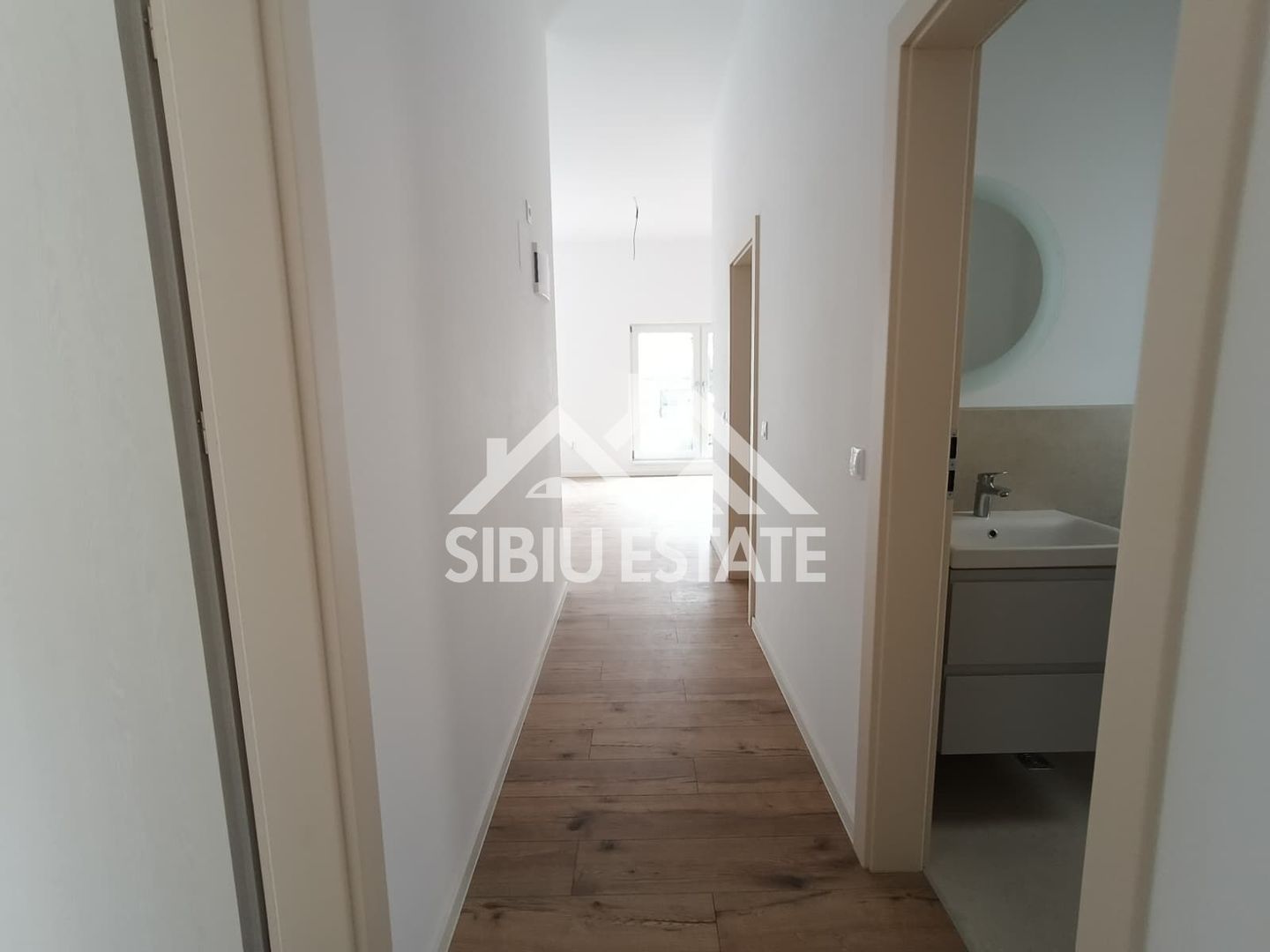Apartament luminos, ideal locuință sau birou ,parter, 2 locuri parcare - Poză 13