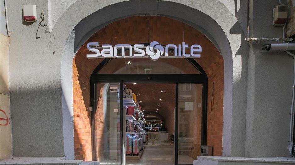 Sub mantia arhitecturala istorica a Cetatii Timisoarei, Spatiu comercial - Poză 6