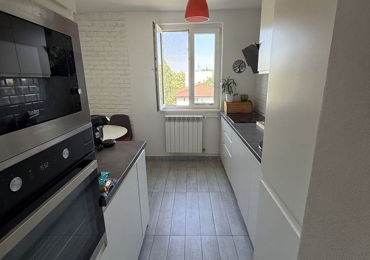 De vanzare Apartament 3 camere Drumul Taberei - Poză 1