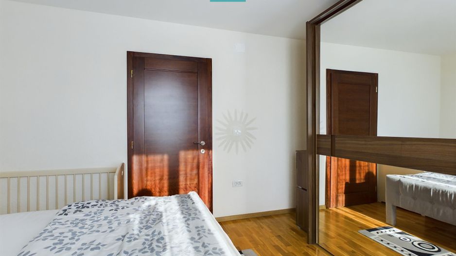 Vilă cu mansardă în Bujac - Poză 14