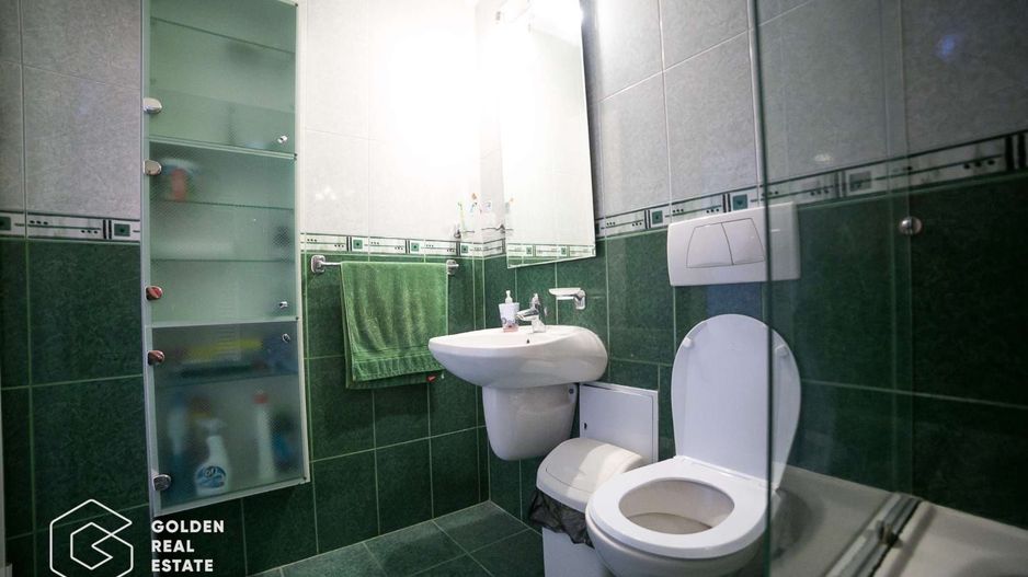 Apartament superb, ultracentral, 3 camere, centrala proprie si 2 locuri parcare - Poză 9