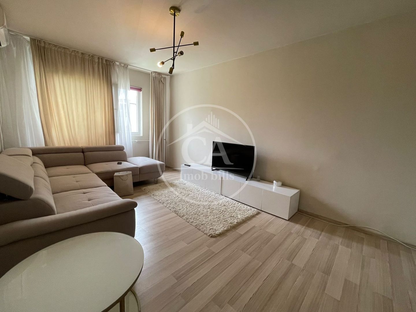 Apartament de închiriat cu 3 camere în zona Decebal, Oradea - Poză 3