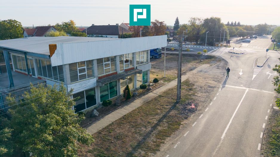 Spatiu comercial cu etaj și teren de 4000mp - Poză 11
