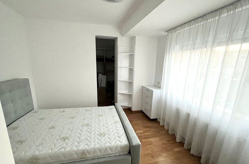 Penthouse cu 4 camere, terasa 132 mp, zona Torontalului - Poză 9