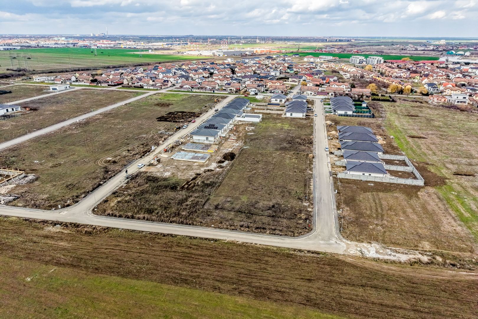 Teren 637 mp | 2 fronturi stradale | Cartier Via Carmina - Poză 5