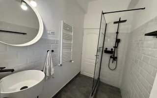 Apartament ultracentral 3 camere proaspat renovat - Poză 12