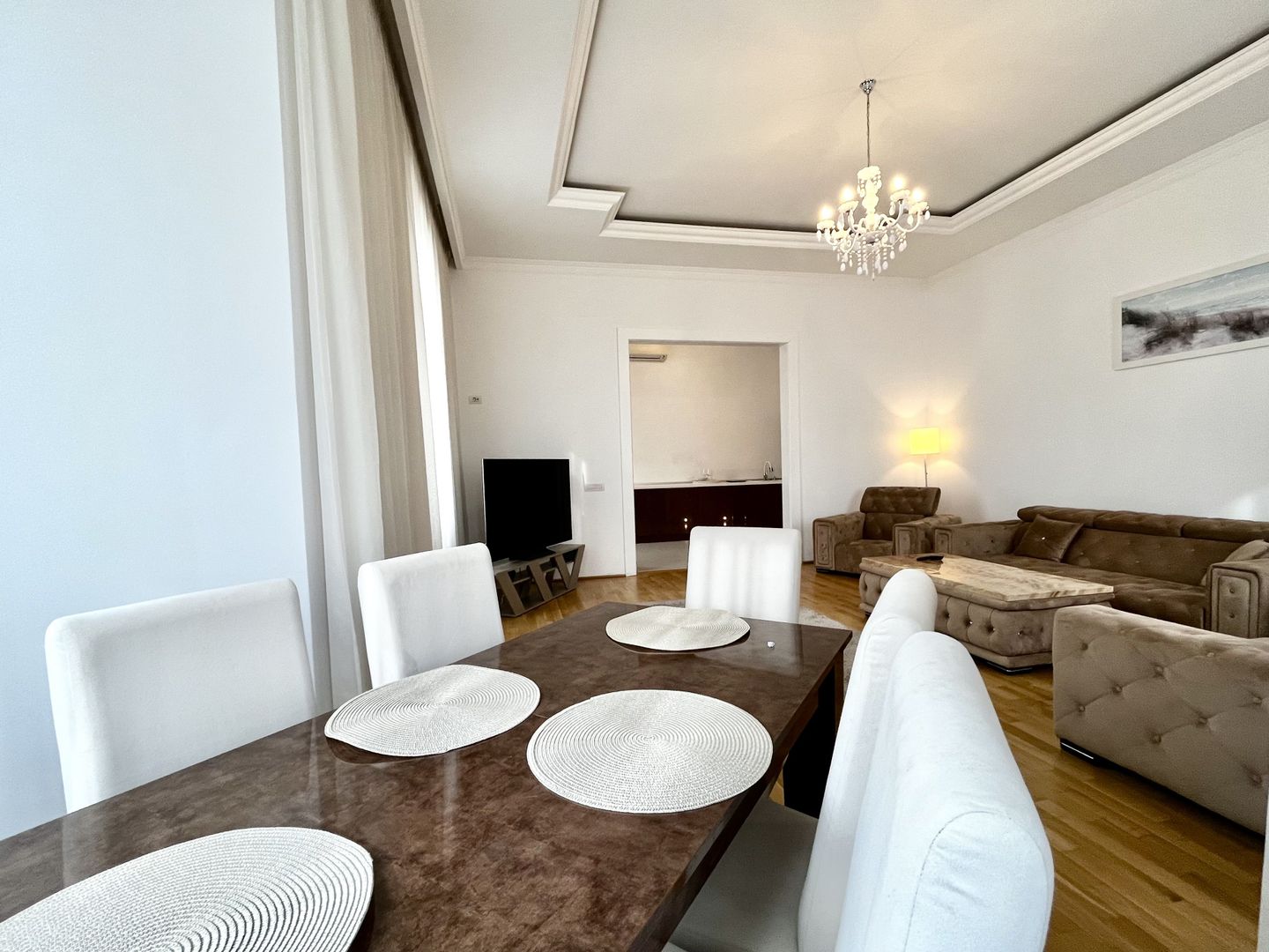 Apartament 3 camere, elegant si spațios, lângă parc, zona Centrala - Poză 2