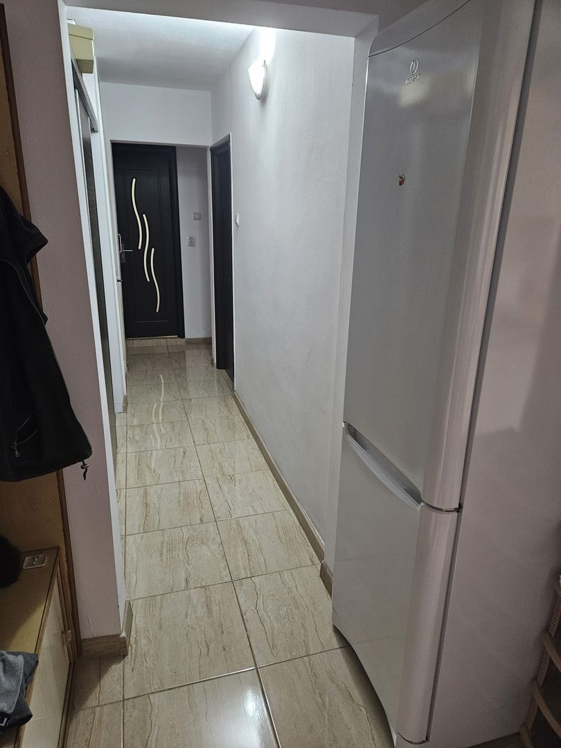 Vand apartament 3 camere Crangasi - Poză 3
