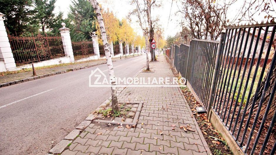 Casa zona Platou,1.001mp.teren,deschidere la 2 strazi,0%comi - Poză 1