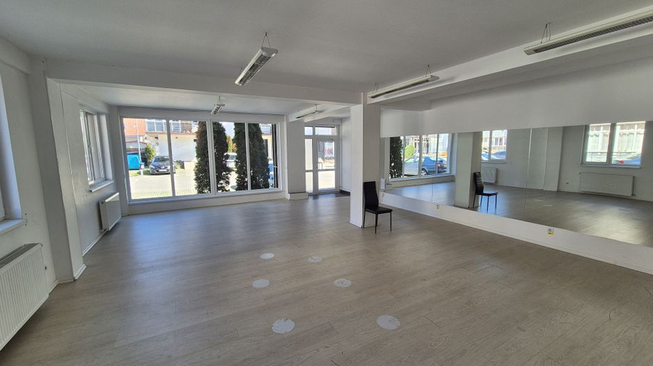 Spatiu comercial 109,54 mp + teren 222 mp + 2 locuri de parcare - Varteju - Poză 2