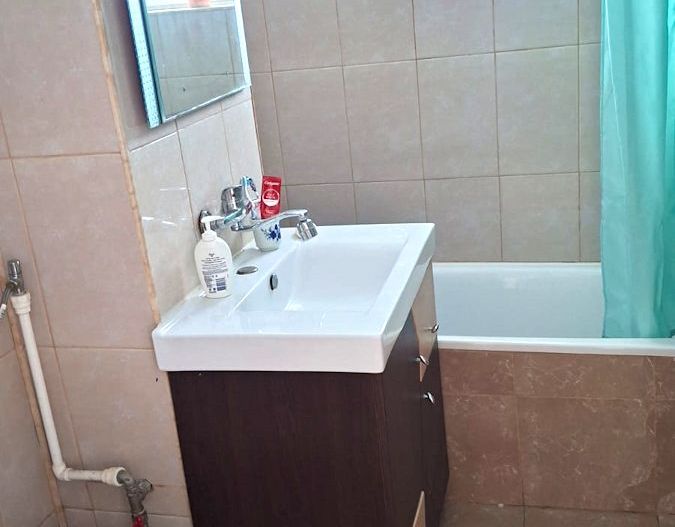Garsonieră 41 mp — Funcționează ca Apartament cu O Cameră in Tecuci - Poză 3