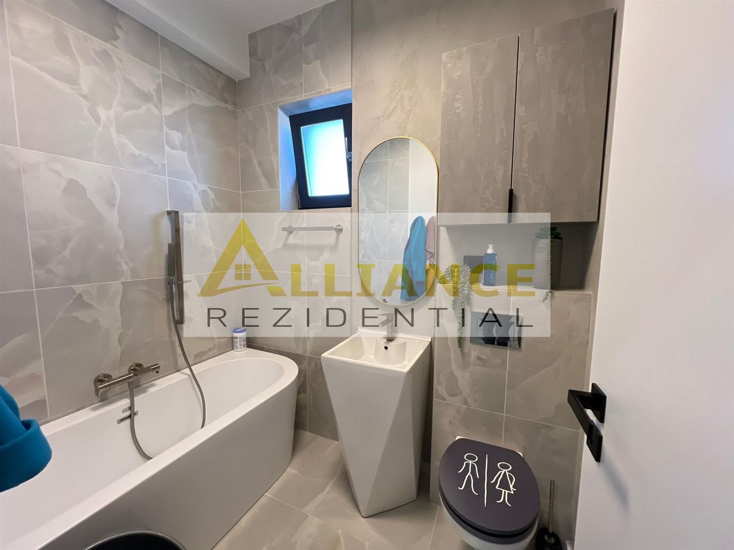 Casa individuala - 4 camere - 2 bai - la 10 min de RATB - Poză 21