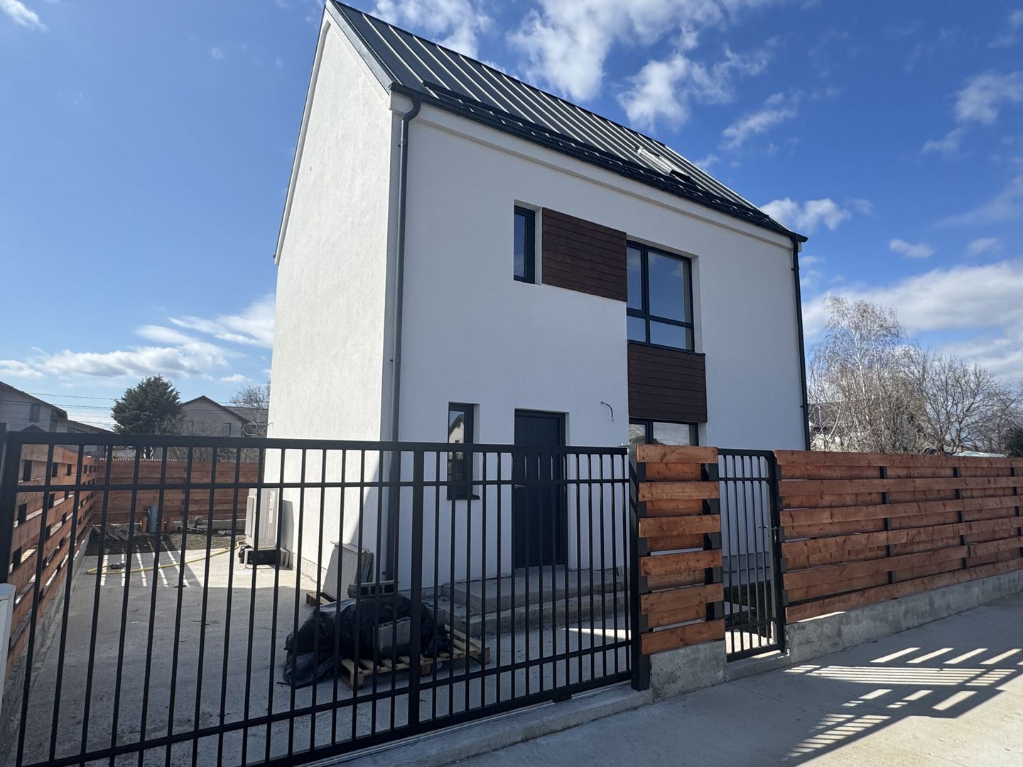 Vila Otopeni 4 camere, Mansarda, ECO, 0% COMISION - Poză 1