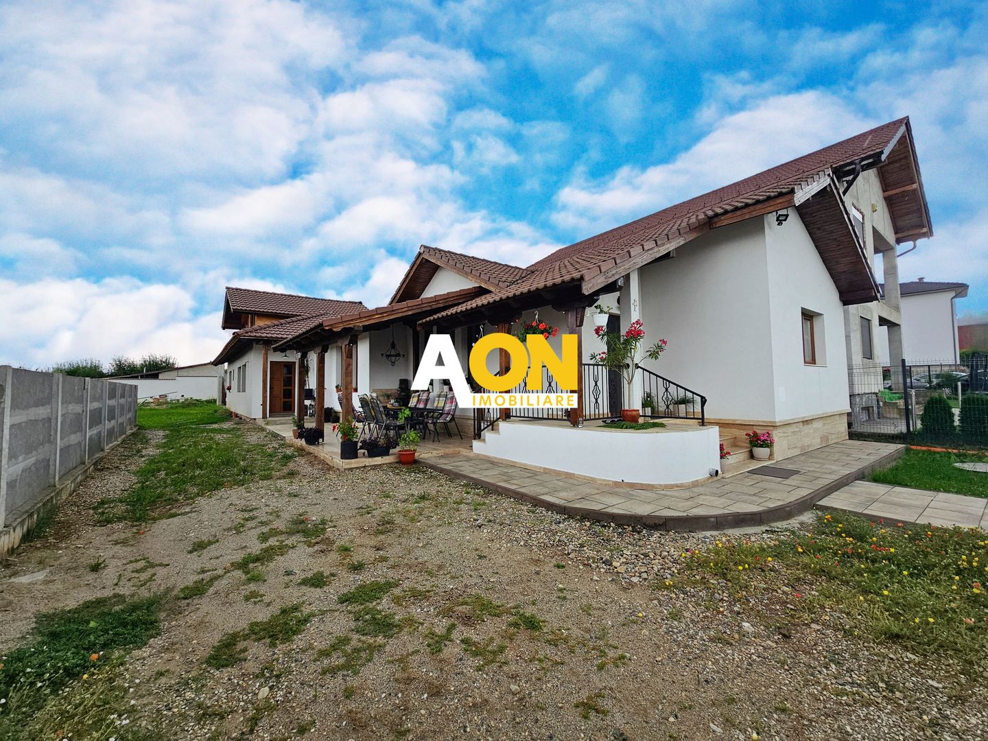 Casa cu 5 camere, 868 mp teren, ideala pt. 2 familii, zona Valea Popii - Poză 1