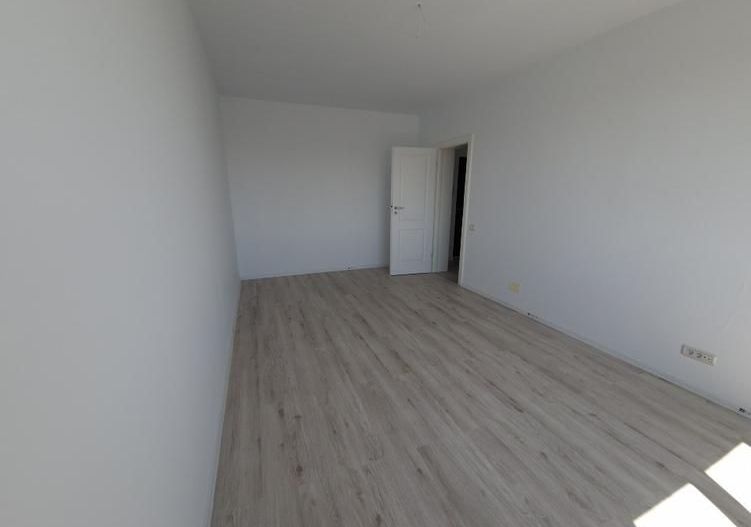 Vând apartament cu 2 camere, decomandat nou  + loc de parcare, situat in complex - Poză 2