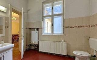 Apartament spațios în Centrul Istoric al Brașovului – zonă premium - Poză 8