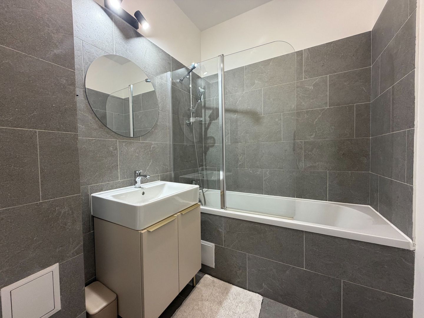 CHITILA - Atria Urban | Chirie 2 Camere cu Curte + Piscina | Parcare - Poză 10