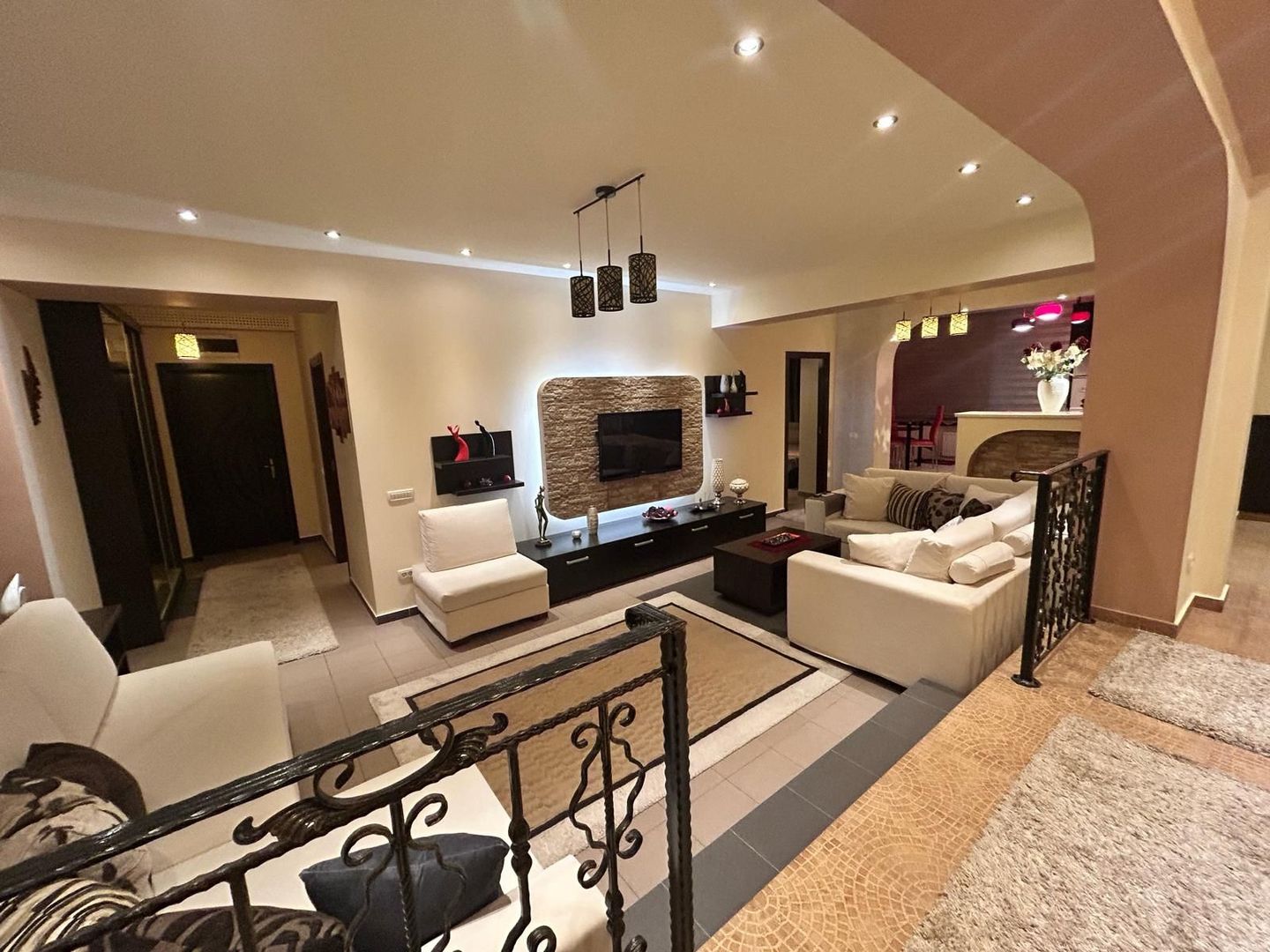 Apartament modern cu 2 camere, 94 mp utili, în bloc nou.Mobilat  si utilat - Poză 12