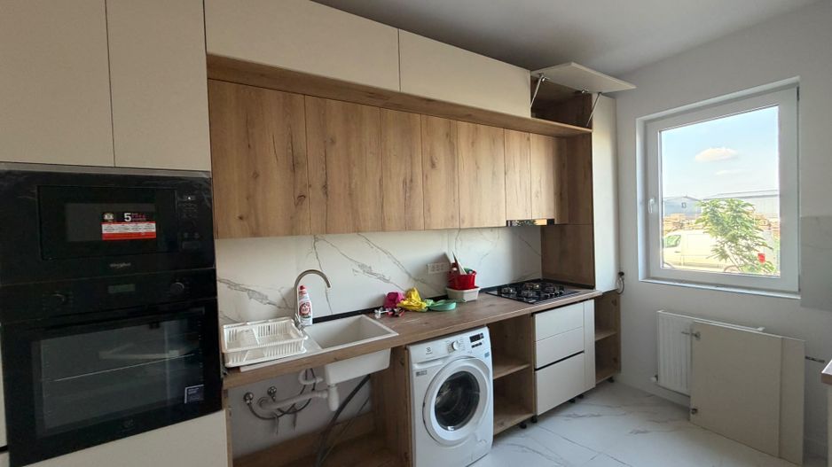 AP. 2 CAMERE- PARCARE, CURTE PROPRIE, CENTRALA, BUCATARIE INCHISA - Poză 4