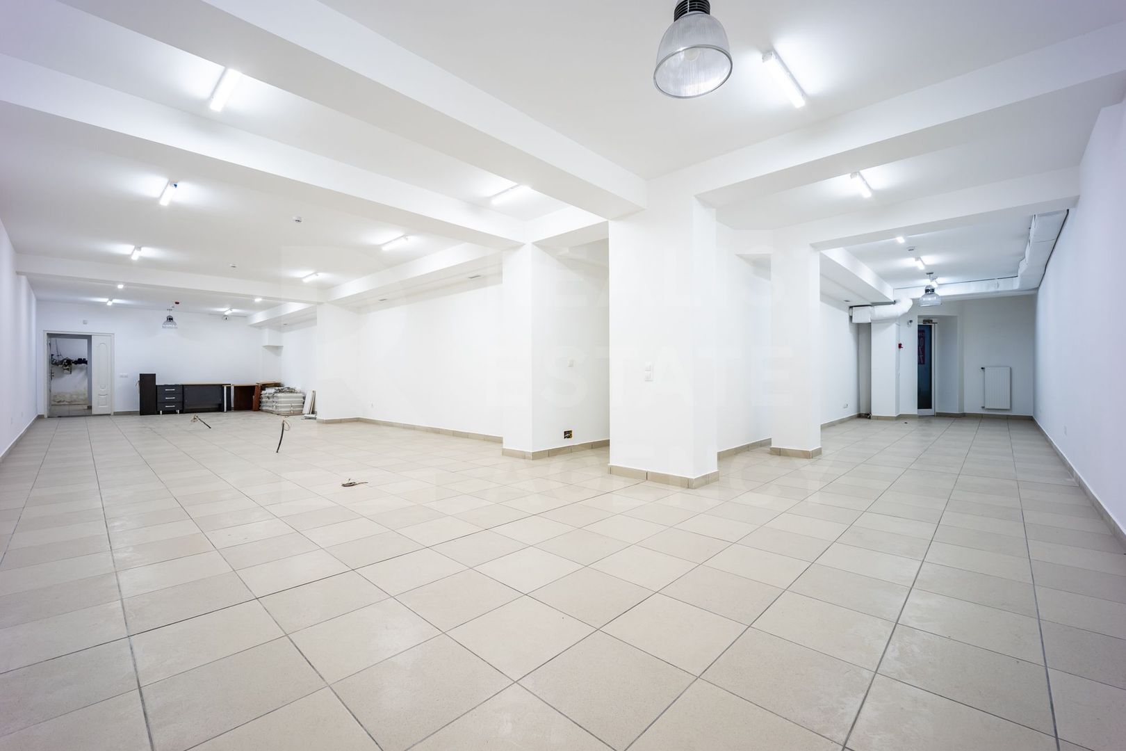 Se oferă spre chirie spațiu comercial 130 mp,str. Ginta Latină Ciocana - Poză 8