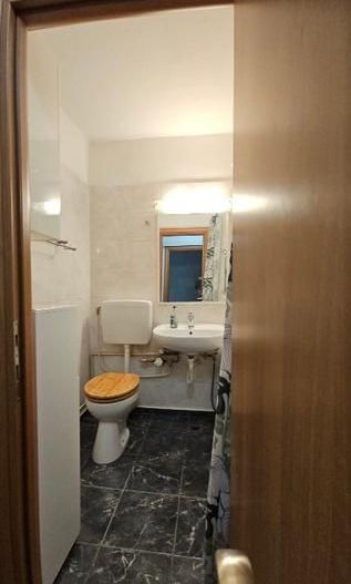 Apartament 3 camere. Etaj 1. Centrala.  Zona Brancoveanu . Confort si liniste. - Poză 9