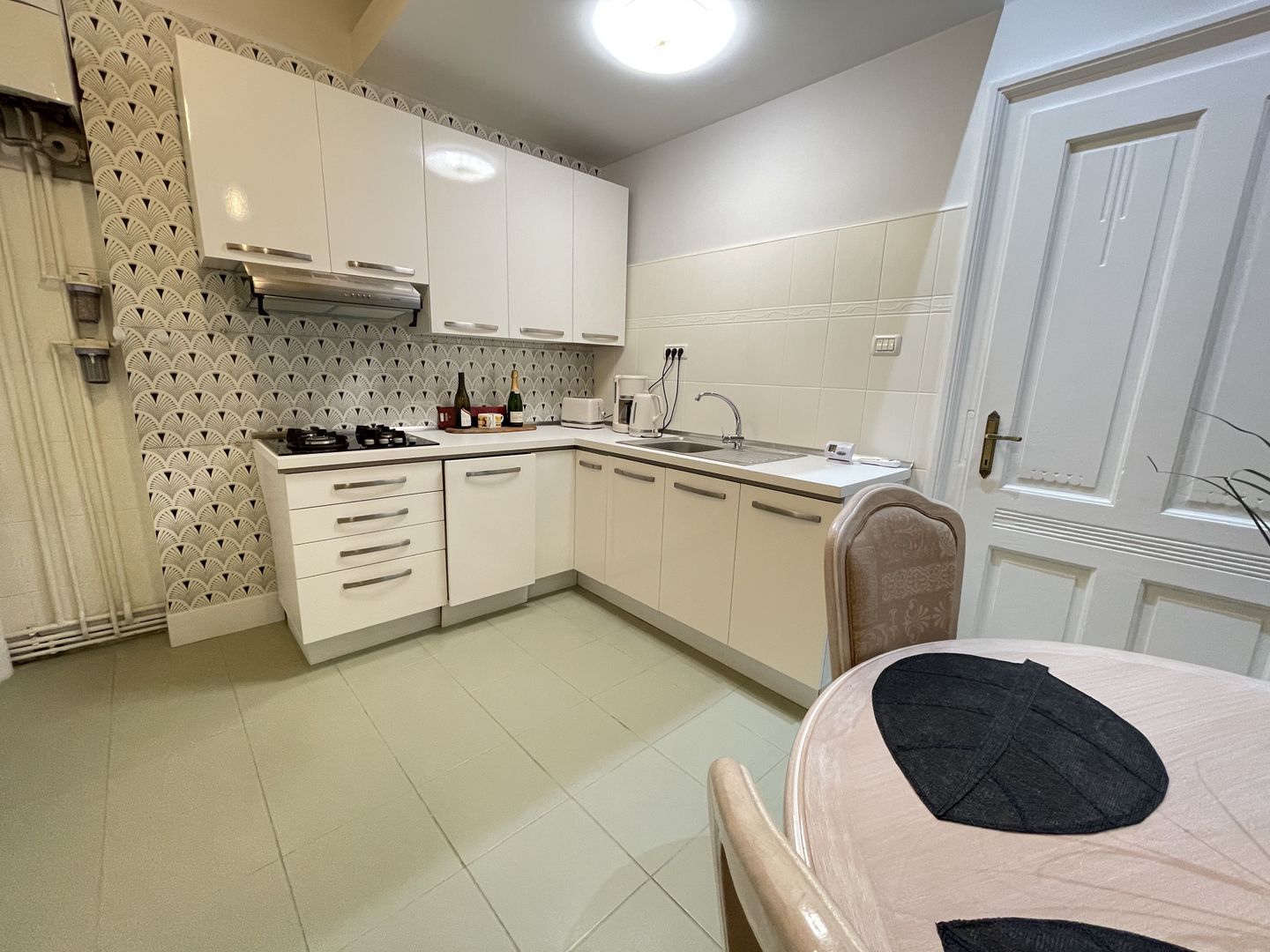 Apartament 4 camere spatios  in zona Sinaia - Poză 4