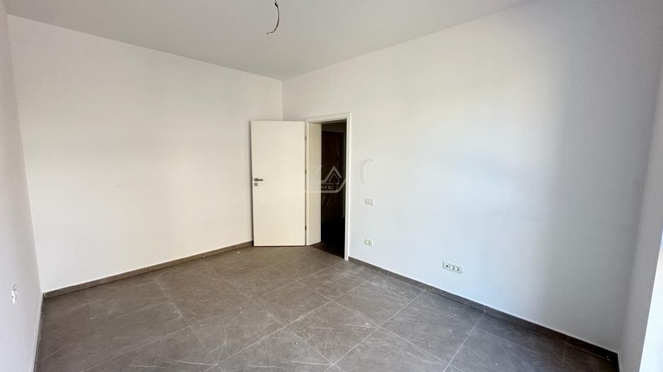 Bloc la asfalt. Decomandat. Etaj 1. Loc de parcare. - Poză 7