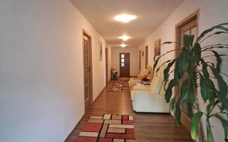 Casă cu 2 niveluri, compusă din 2 apartamente distincte, Tomesti - Poză 1