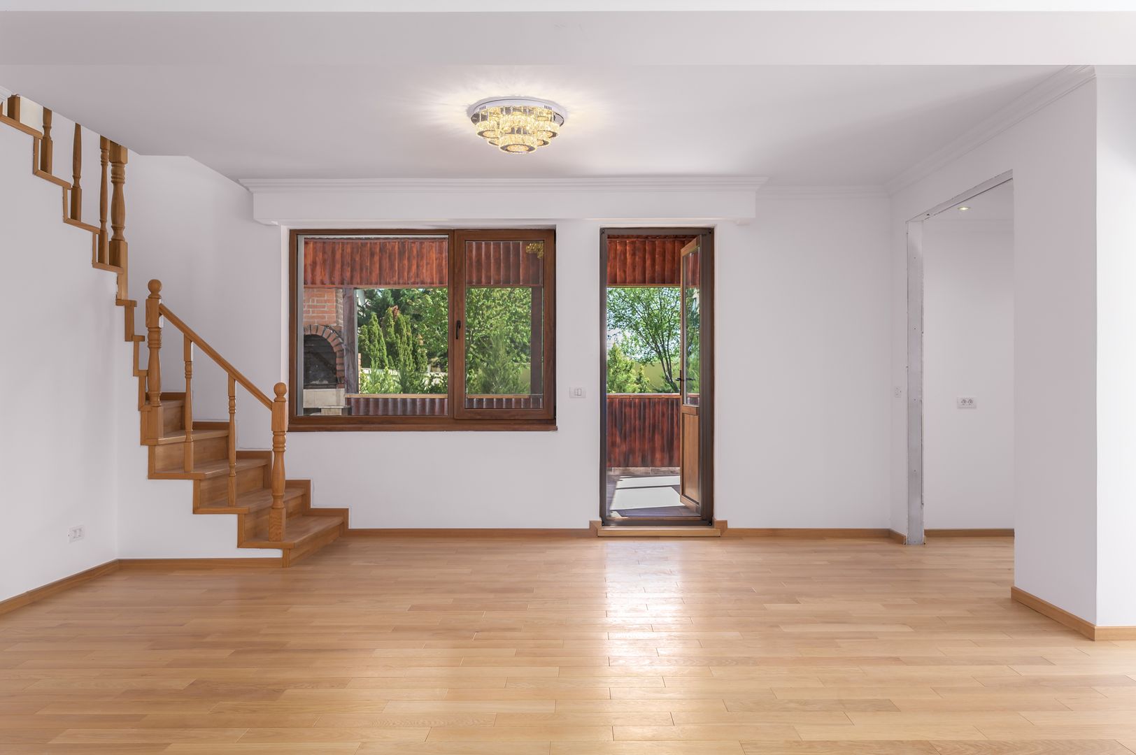 Vilă de inchiriat renovata recent, 1000 mp teren,  terasa de vara - Poză 13