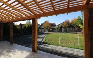 Curte, 4 apartamente, 8 camere, perfectă pt activități educaționale-Dumbravita - Poză 29