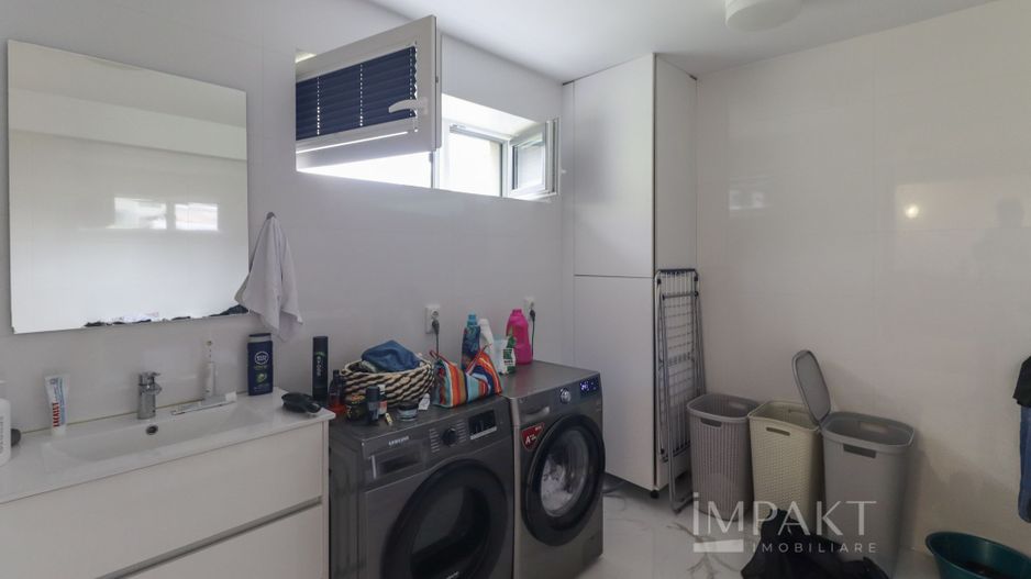 Casa insiruita cu finisaje de lux in cartierul Europa - Poză 24