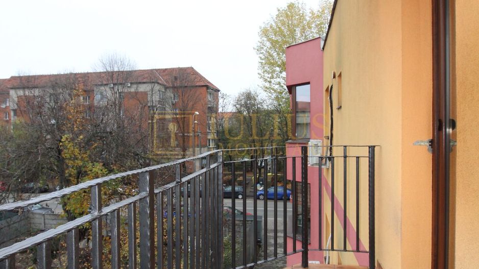 8 incaperi, 2 bai, centrala proprie, 3 locuri de parcare; Lipovei. - Poză 12