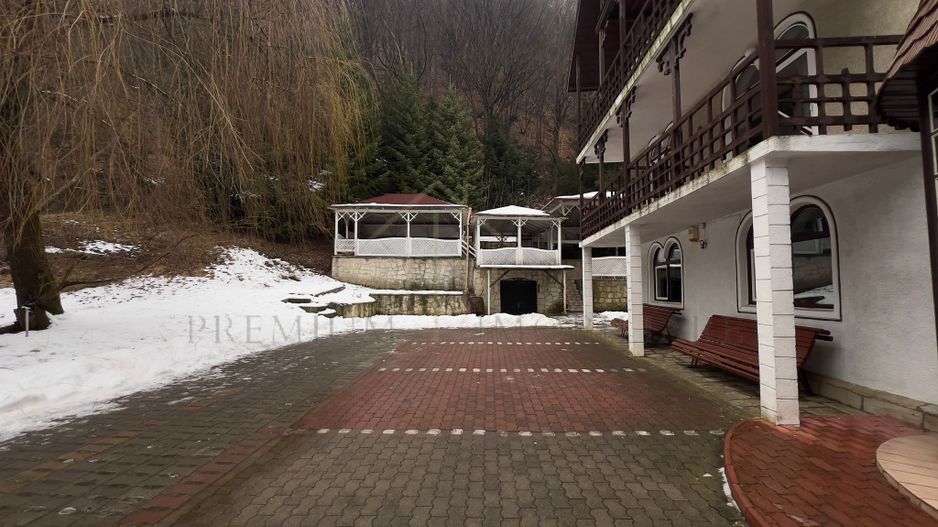 Hotel / Pensiune de vânzare în Central, Slanic-Moldova - Poză 5