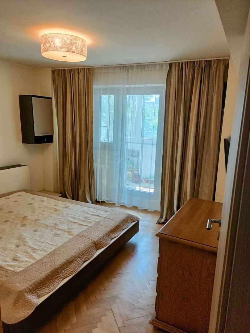 Apartament 3 camere de vanzare , et.2, 70 mp, renovat, zona Panduri - Poză 2