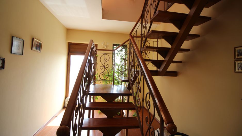 Imobil pretabil PENSIUNE- 518 Euro /mp - Poză 6