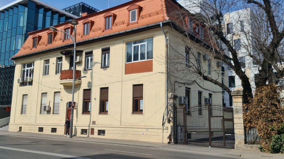 Bulevardul Dacia - Piata Romana | 4 Camere | 2 Bai | Parcare - Poză 1